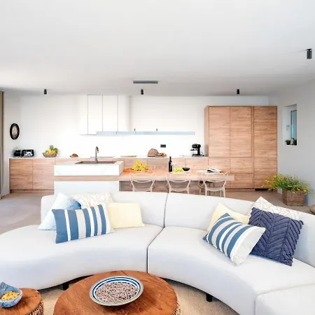 Villa Stylish 3Br Seafront Villa With Direct Sea Access Near Hvar Old Town
