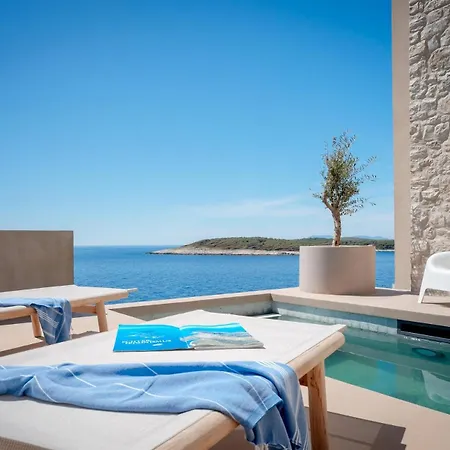 Villa Stylish 3Br Seafront Villa With Direct Sea Access Near Hvar Old Town