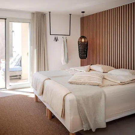 Stylish 3Br Seafront Villa With Direct Sea Access Near Hvar Old Town Hvar Town